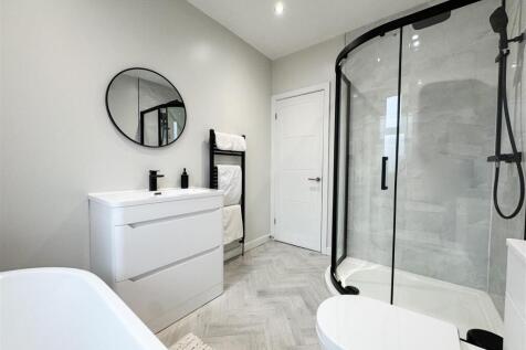 FAMIILY BATH AND SHOWER ROOM
