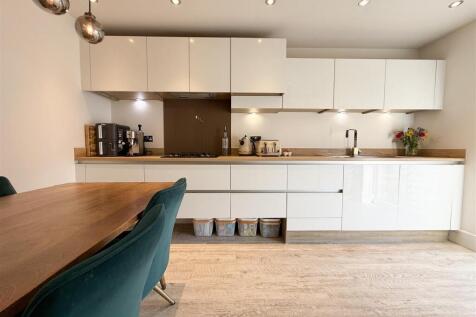 KITCHEN DINING ROOM