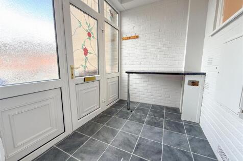 ENTRANCE PORCH/UTILITY