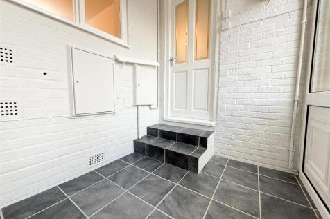 ENTRANCE PORCH/UTILITY