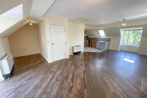 LOUNGE/DINING/KITCHEN AREA