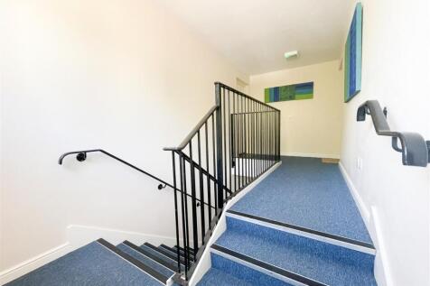 COMMUNAL ENTRANCE HALLWAY