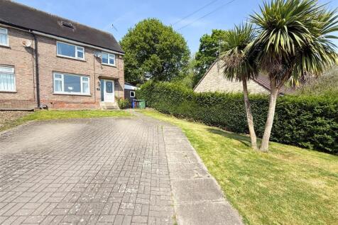 FRONT GARDEN AND DRIVEWAY