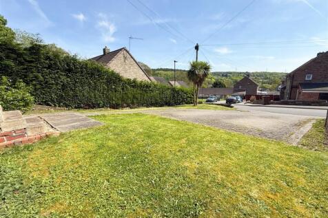 FRONT GARDEN AND DRIVEWAY