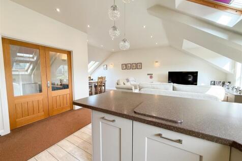 BREAKFAST KITCHEN AREA