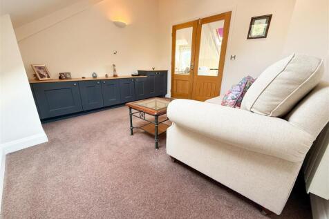 SNUG SITTING ROOM/ BEDROOM 3