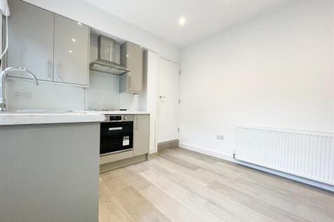 OPEN PLAN LIVING AREA