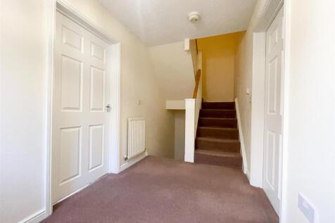 STAIRS RISING TO FIRST FLOOR LANDING