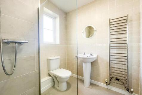 FAMILY SHOWER ROOM