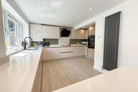 BREAKFAST KITCHEN AREA