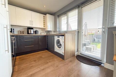 KITCHEN DINING ROOM