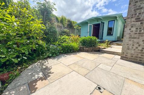 SUMMER HOUSE