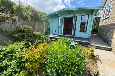 SUMMER HOUSE
