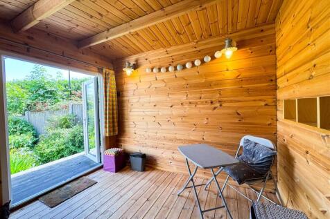 SUMMER HOUSE
