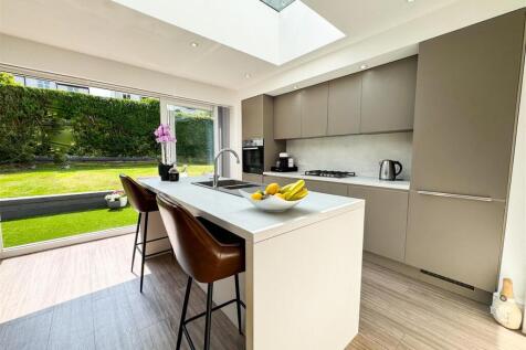 OPEN PLAN FAMILY ROOM BREAKFAST KITCHEN DINING
