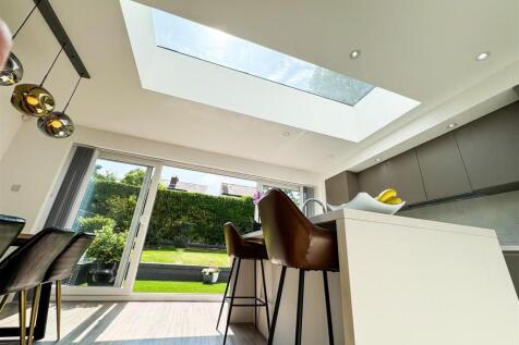OPEN PLAN FAMILY ROOM BREAKFAST KITCHEN DINING