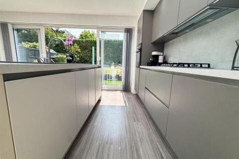 OPEN PLAN FAMILY ROOM BREAKFAST KITCHEN DINING