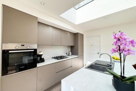 OPEN PLAN FAMILY ROOM BREAKFAST KITCHEN DINING