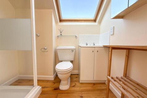 EN SUITE SHOWER ROOM