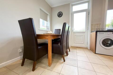 KITCHEN DINING ROOM