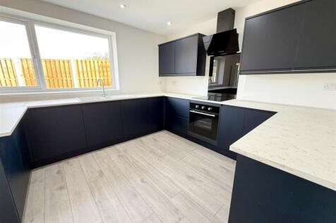 OPEN PLAN BREAKFAST KITCHEN FAMILY ROOM