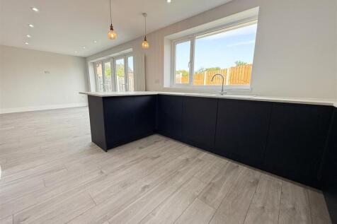 OPEN PLAN BREAKFAST KITCHEN FAMILY ROOM