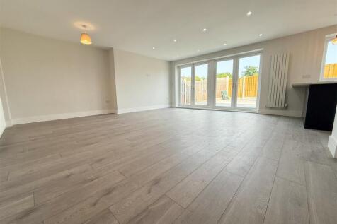 OPEN PLAN BREAKFAST KITCHEN FAMILY ROOM