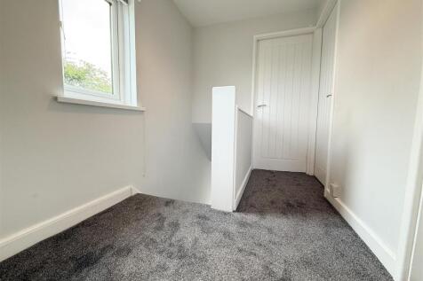FIRST FLOOR LANDING AND STAIRS