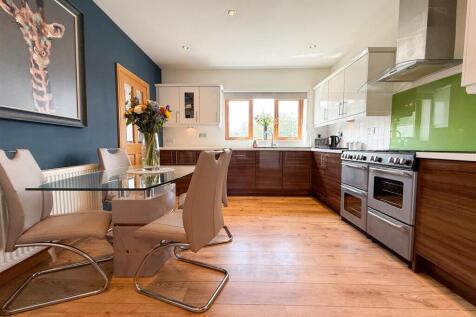 KITCHEN DINING ROOM