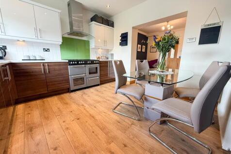 KITCHEN DINING ROOM