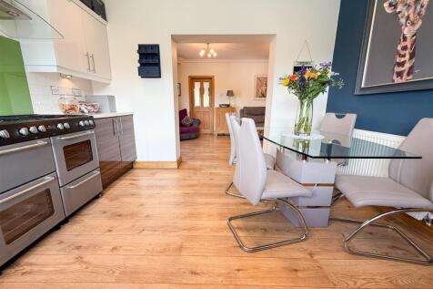 KITCHEN DINING ROOM