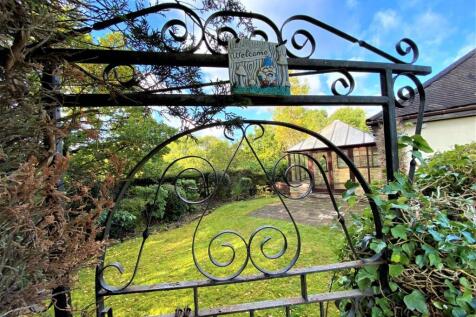 Enclosed garden