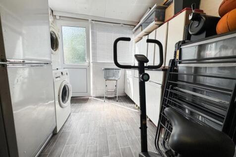 GARAGE UTILITY AREA