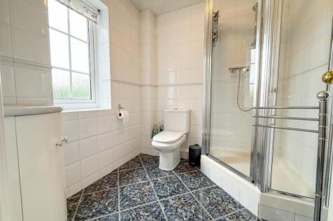 EN SUITE SHOWER ROOM