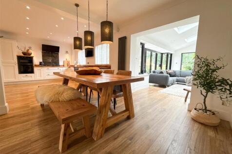 OPEN PLAN KITCHEN DINING ROOM