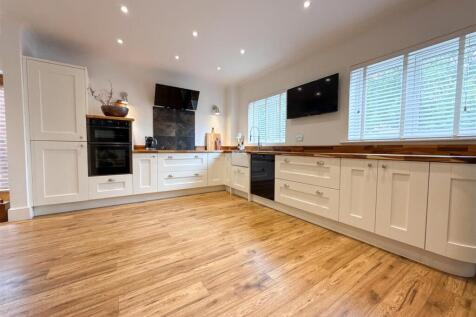 OPEN PLAN KITCHEN DINING ROOM