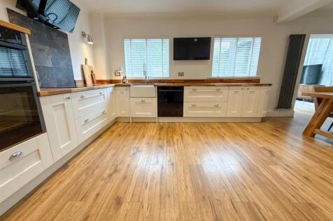 OPEN PLAN KITCHEN DINING ROOM