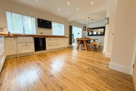 OPEN PLAN KITCHEN DINING ROOM