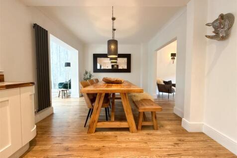 OPEN PLAN KITCHEN DINING ROOM