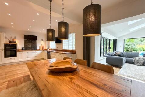 OPEN PLAN KITCHEN DINING ROOM