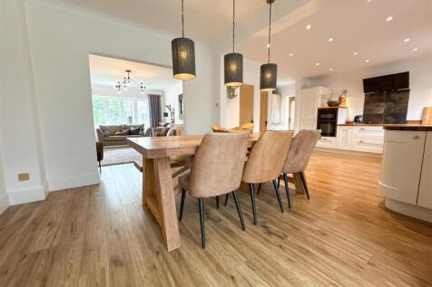 OPEN PLAN KITCHEN DINING ROOM