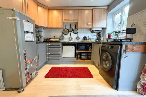 KITCHEN DINING ROOM