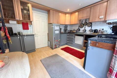 KITCHEN DINING ROOM