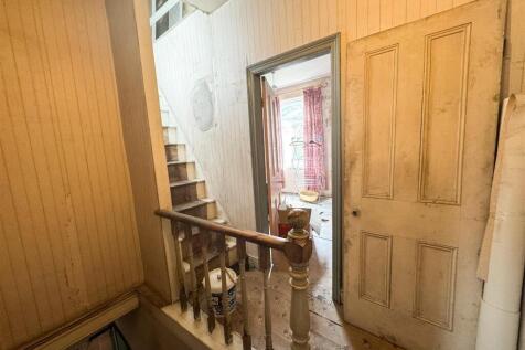 STAIRCASE TO ATTIC BEDROOM