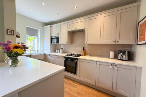 OPEN PLAN BREAKFAST KITCHEN DINING ROOM