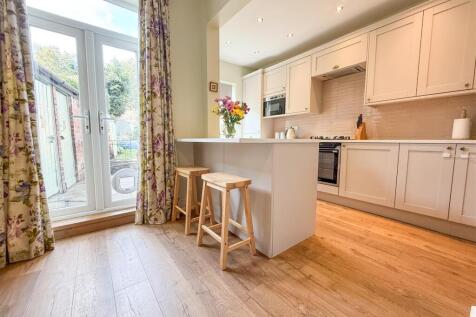OPEN PLAN BREAKFAST KITCHEN DINING ROOM