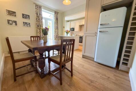OPEN PLAN BREAKFAST KITCHEN DINING ROOM
