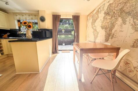KITCHEN DINING ROOM