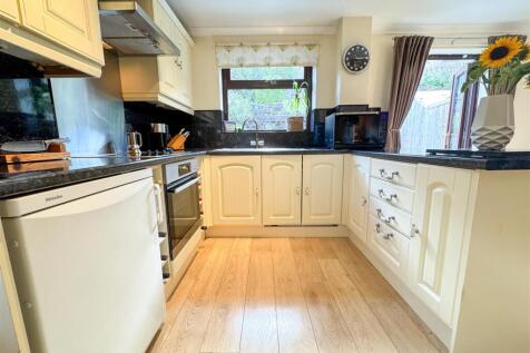 KITCHEN DINING ROOM