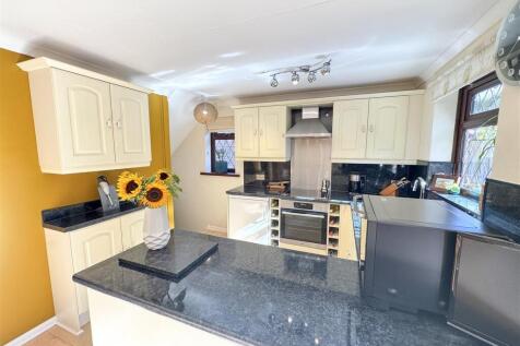 KITCHEN DINING ROOM